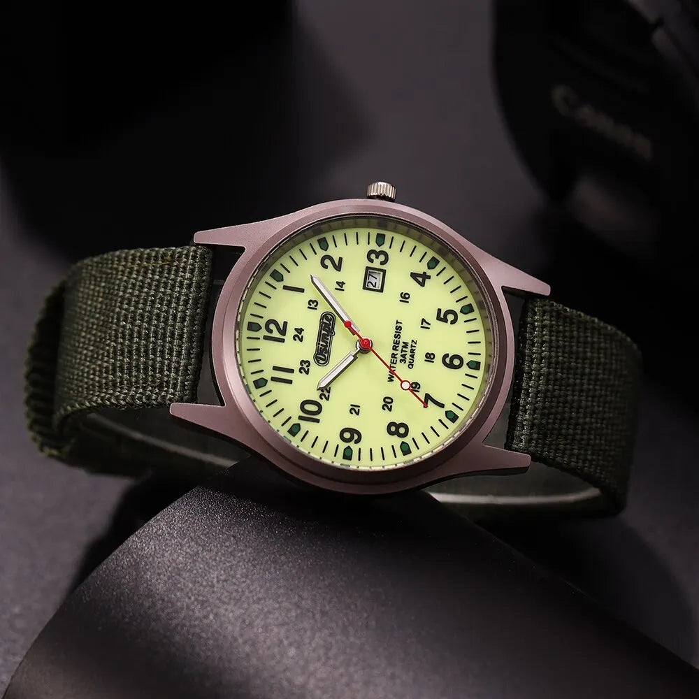 Herrenuhr – Leuchtzeiger, Militär-Stil – Produktfoto