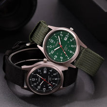 Herrenuhr – Leuchtzeiger, Militär-Stil – Produktfoto